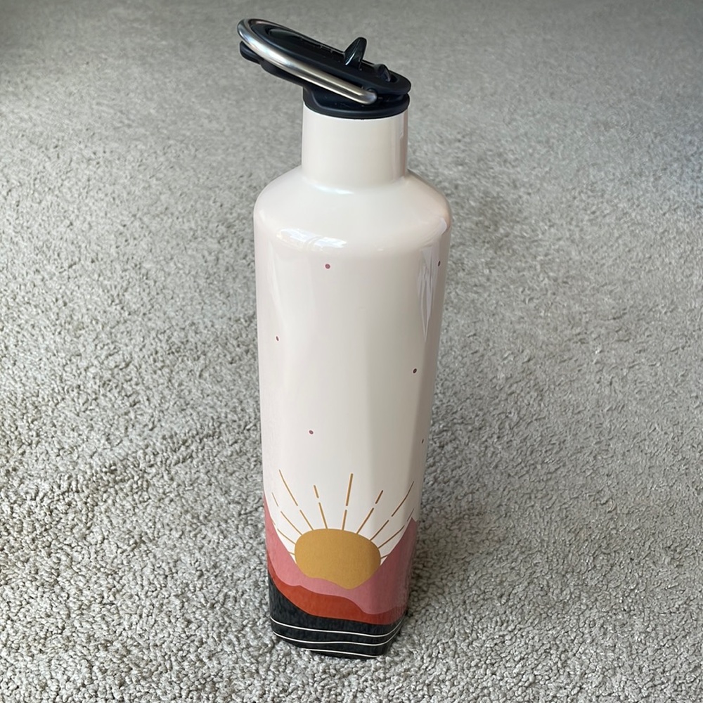 Custom Brumate rehydration water bottle, 25oz